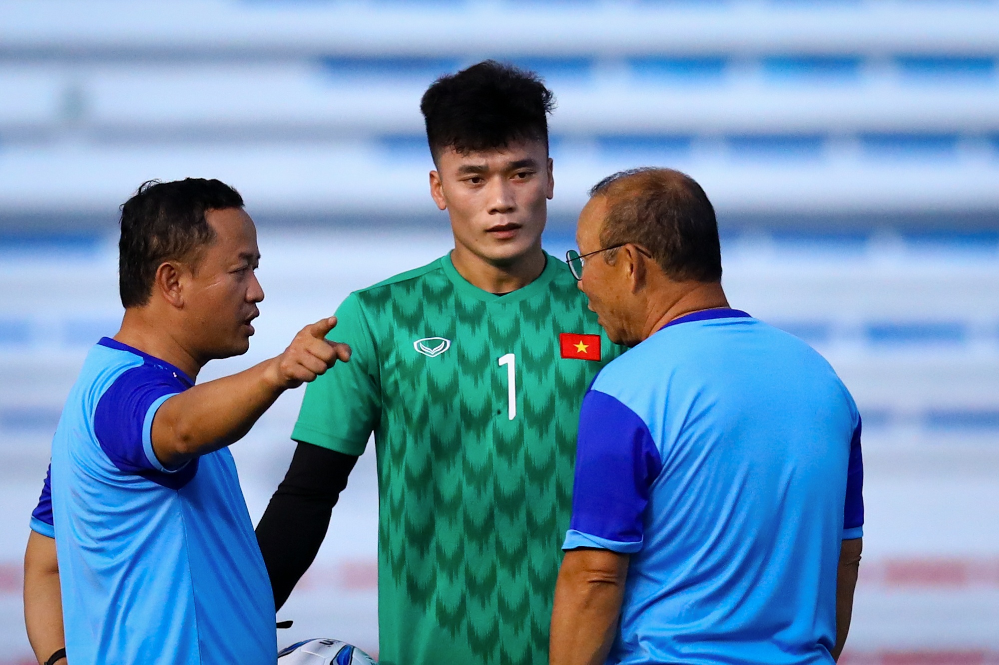 U22 Viet Nam dau tap noi bo o Manila anh 7