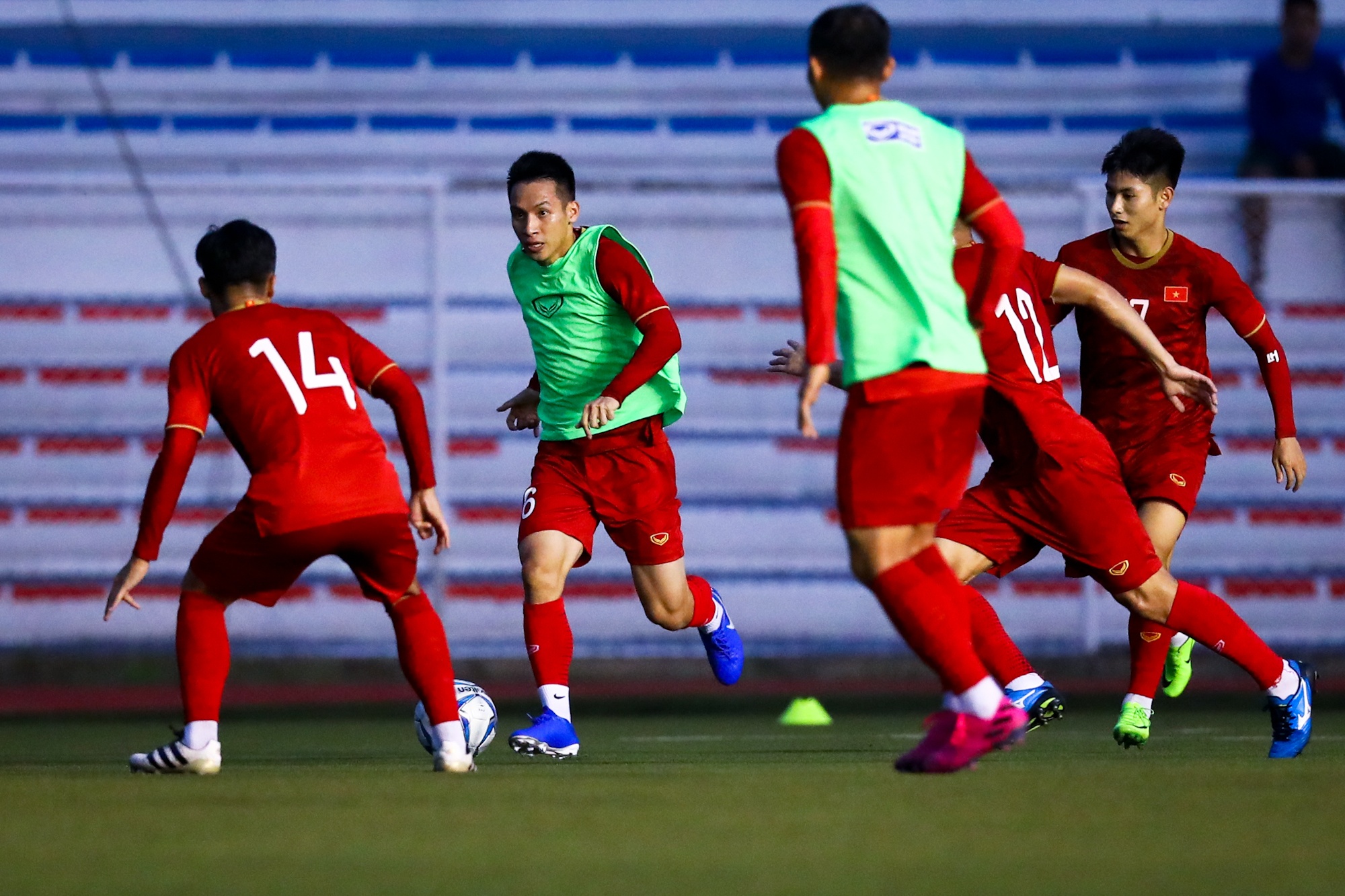 U22 Viet Nam dau tap noi bo o Manila anh 9