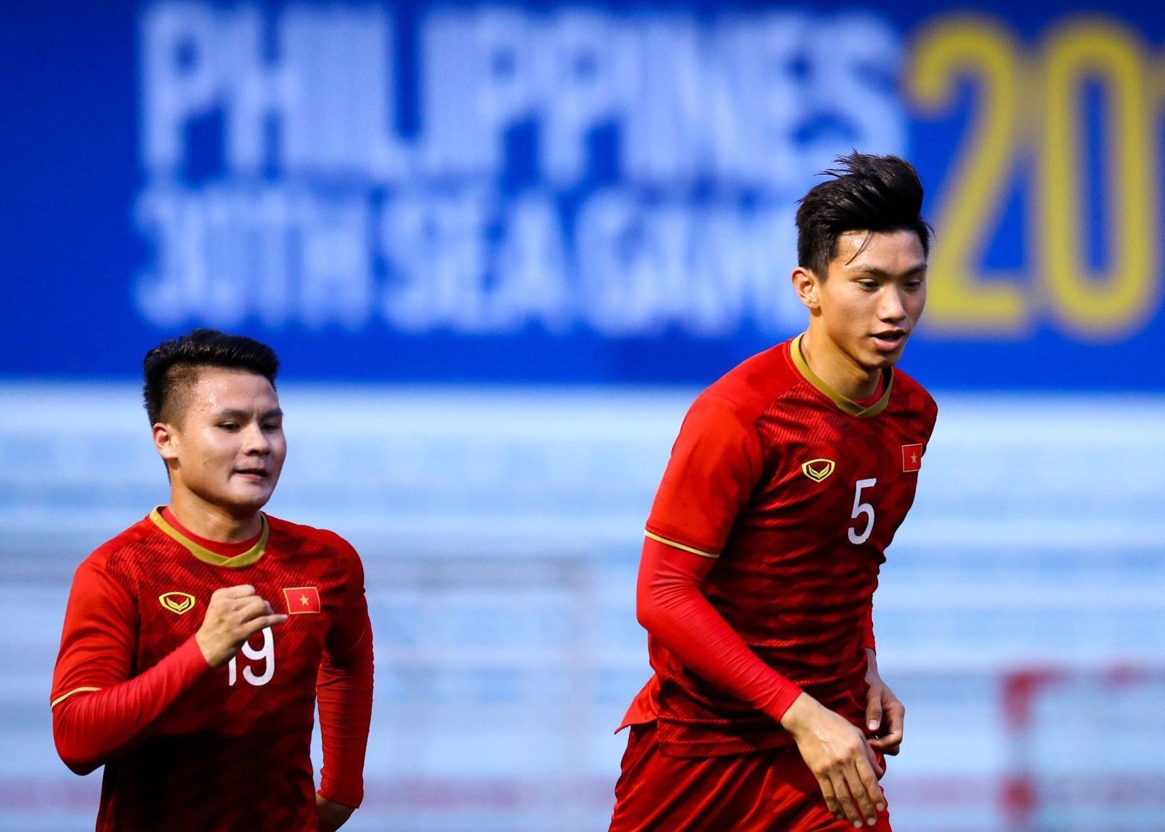 U22 Viet Nam dau tap noi bo ngay buoi dau tien o Philippines hinh anh