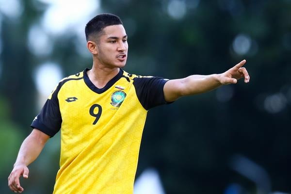 Cau thu giau nhat the gioi bat luc truoc hang thu U22 Viet Nam hinh anh