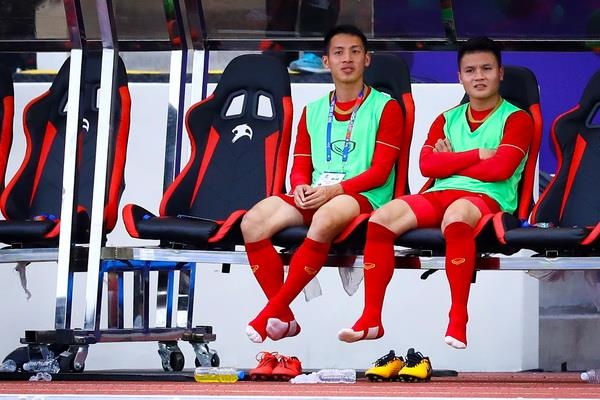 Quang Hai, Hung Dung xem U22 Viet Nam de bep Brunei hinh anh