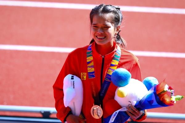 VDV Viet Nam gianh HCD marathon sau khi VDV Indonesia gap su co hinh anh