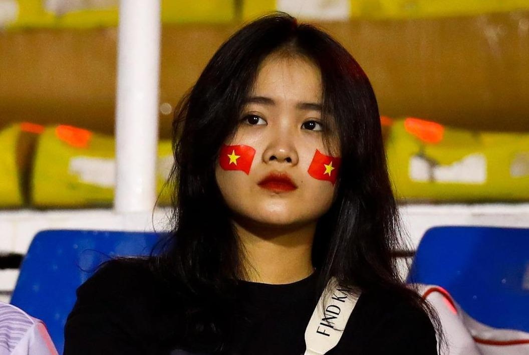 Van Hau khong nghe thay ban gai vi ban an mung hinh anh