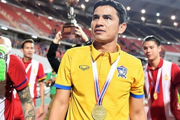 Kiatisak co du suc thay the HLV Nishino o tuyen Thai Lan? hinh anh