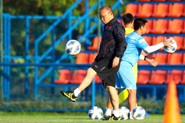 HLV Park tang bong mot minh trong buoi tap cuoi tai Bangkok hinh anh