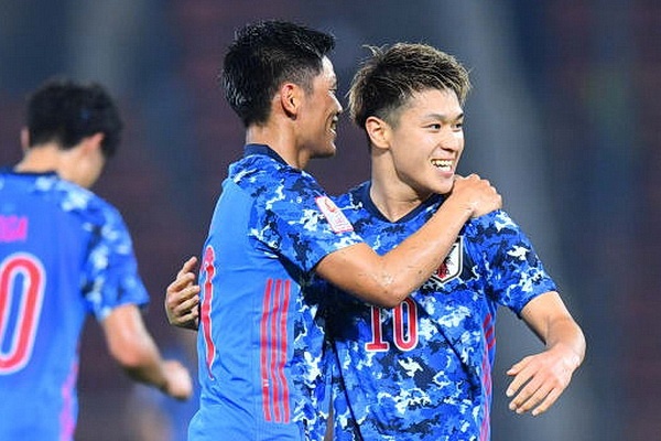 Bo suat da chinh o chau Au, sao U23 Nhat Ban nhan noi that vong hinh anh