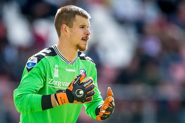 Thu mon Heerenveen tiep tuc duoc ra san sau 54 tran du bi lien tiep hinh anh