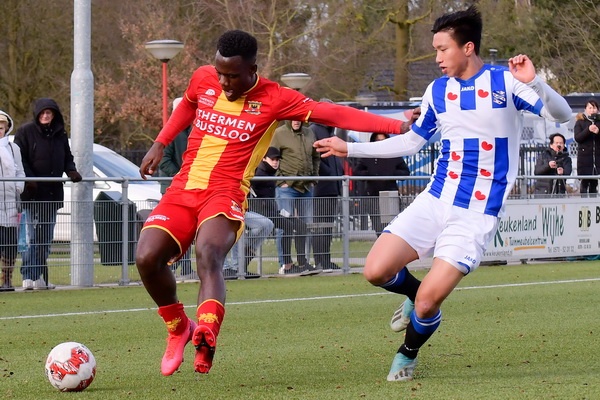 Co hoi tro lai khi Van Hau chap nhan da trung ve o Heerenveen hinh anh