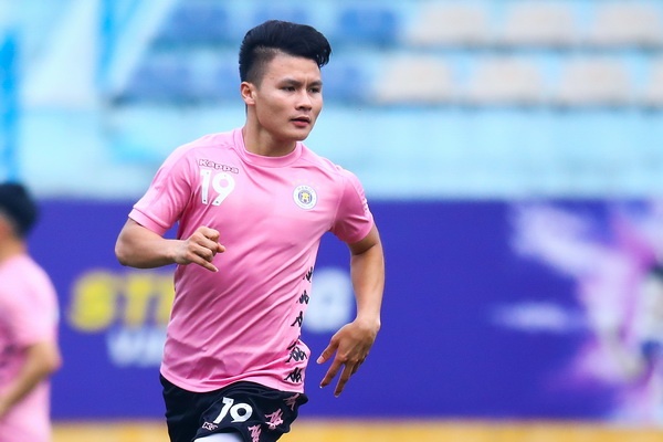 Quang Hai tich cuc khoi dong trong luc ca doi di bo hinh anh