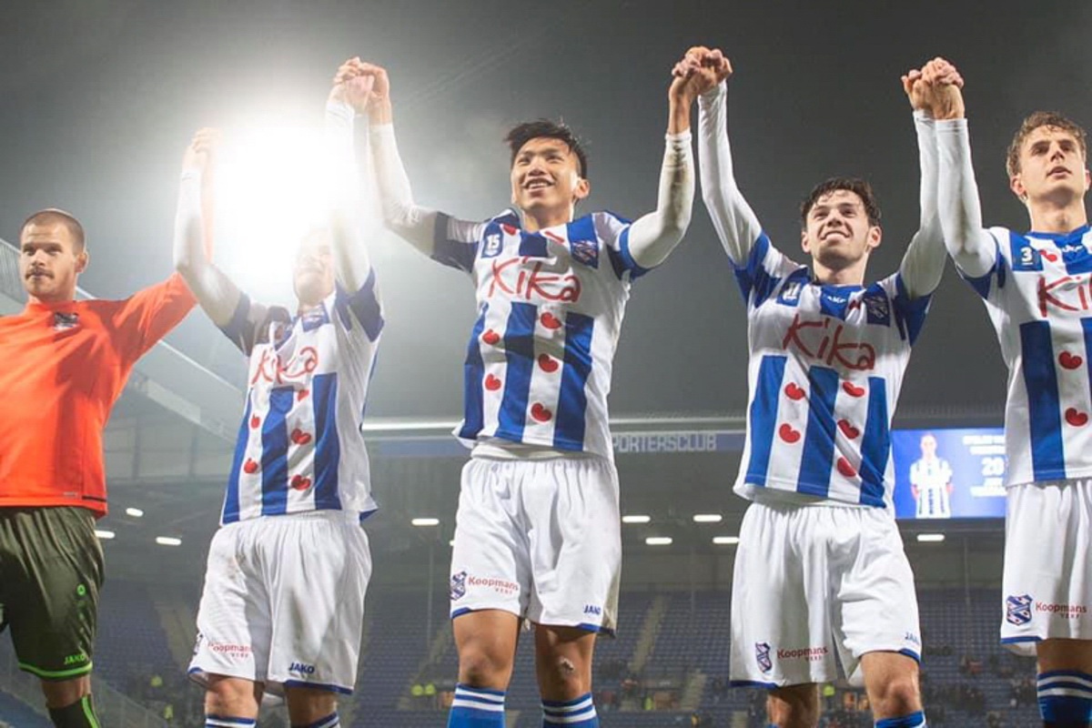 Van Hau Heerenveen anh 1