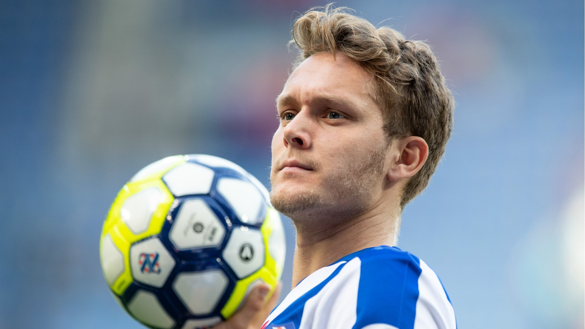 Van Hau Heerenveen anh 1