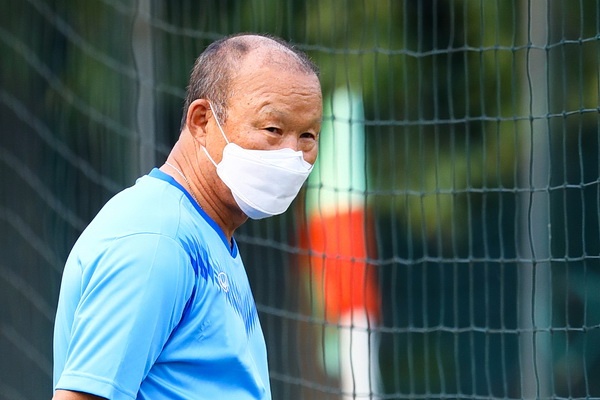 HLV Park Hang-seo khong vao TP.HCM du khan Sieu cup Quoc gia hinh anh