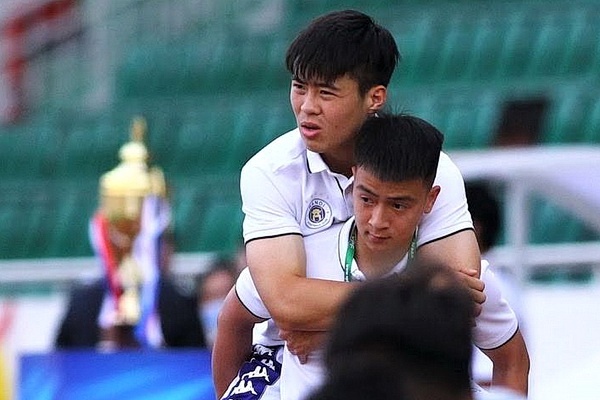 Chan thuong cua Duy Manh va lo hong khoa hoc the thao hinh anh