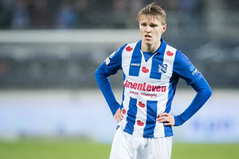 Van Hau Heerenveen anh 1