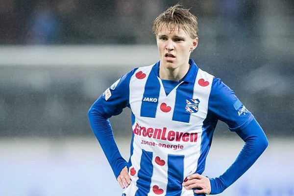 Hoan tran dau cua Heerenveen vi dich Covid-19 tai Ha Lan hinh anh