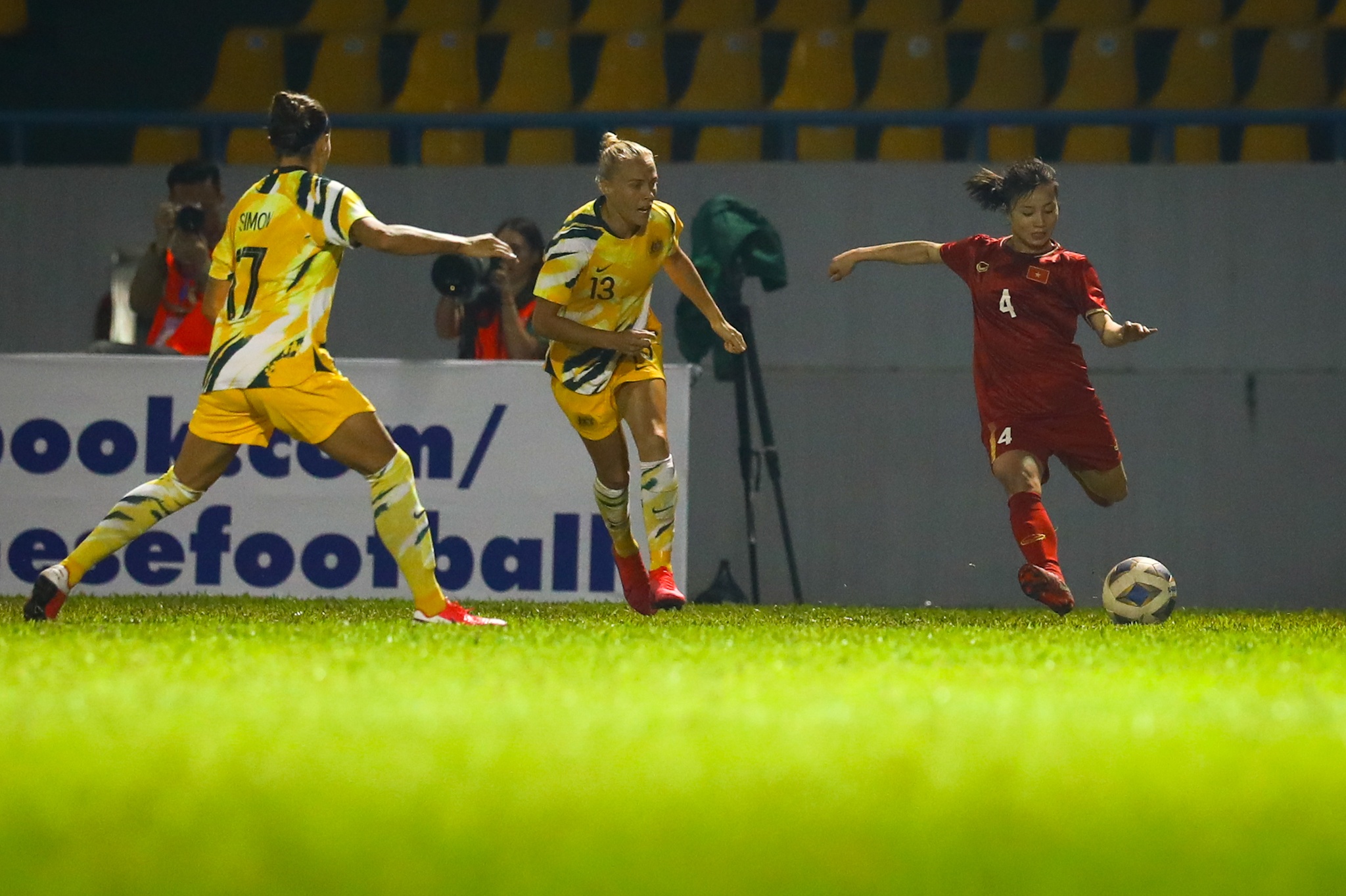 Hoang Thi Loan anh 4