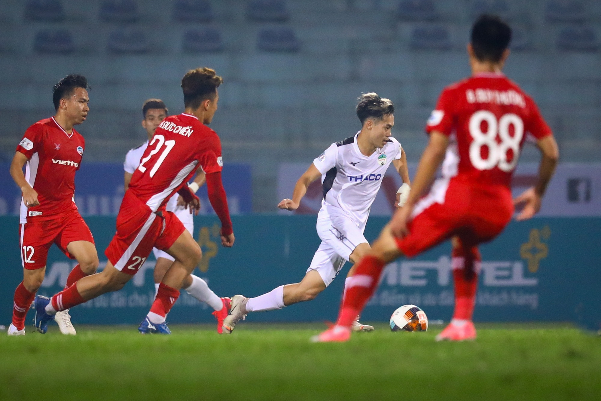 Cong Phuong V.League anh 5