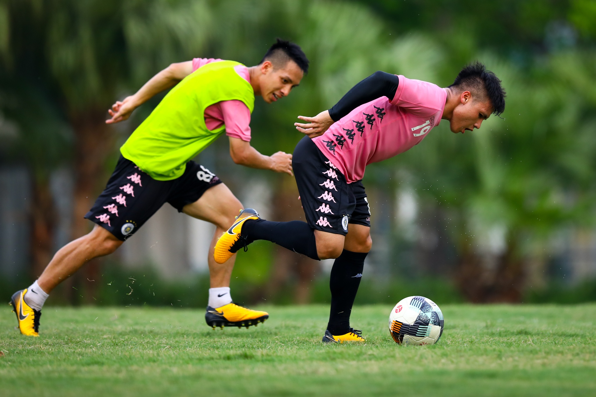 CLB Ha Noi tap buoi dau sau dot nghi dich hinh anh