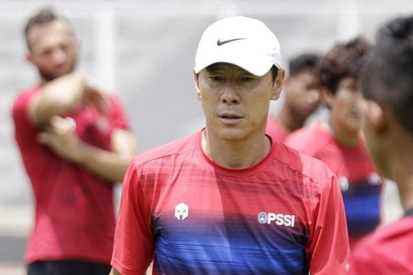 HLV Shin Tae-yong bi no luong o tuyen Indonesia hinh anh