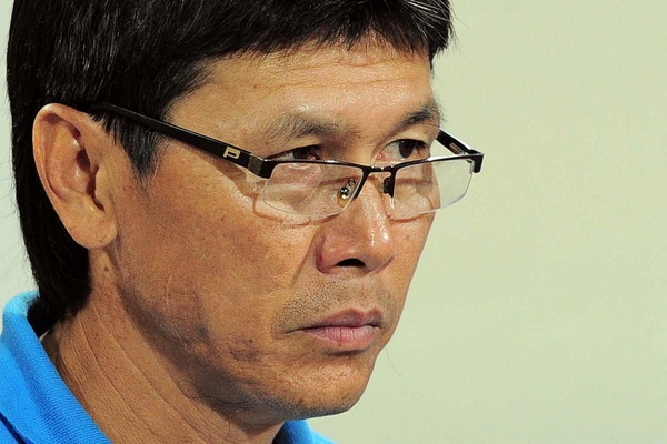 4 lan de cu Qua bong vang va doi giay tu thung rac cua Cong Minh hinh anh