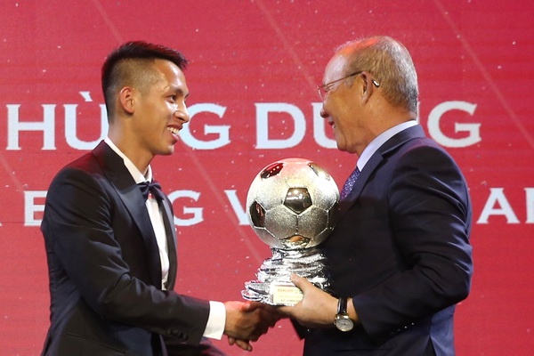 Vi sao Hung Dung thang Quang Hai o giai Qua bong Vang? hinh anh