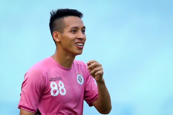 Hung Dung tro lai tap luyen sau khi gianh Qua bong vang 2019 hinh anh