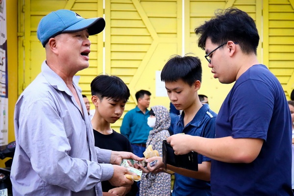 Phe ve hoat dong truoc tran CLB Ha Noi gap HAGL hinh anh