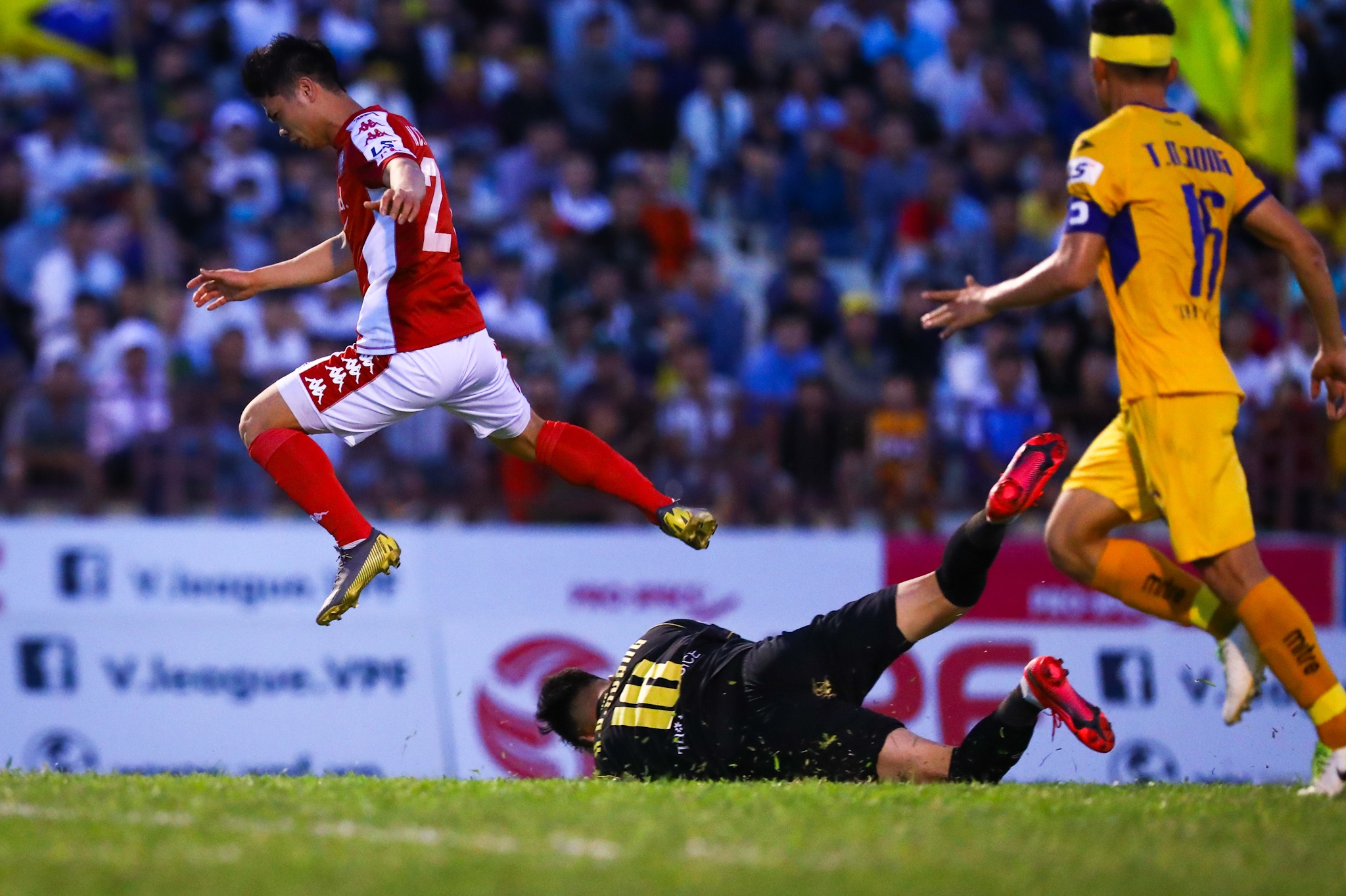 Van Hoang SLNA anh 6