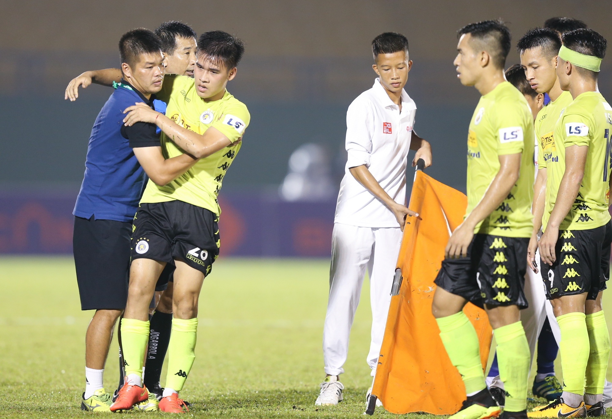 Quang Hai vs Binh Duong anh 2