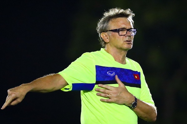 HLV Troussier: 'U19 Viet Nam gap Nhat Ban cung khong van de' hinh anh