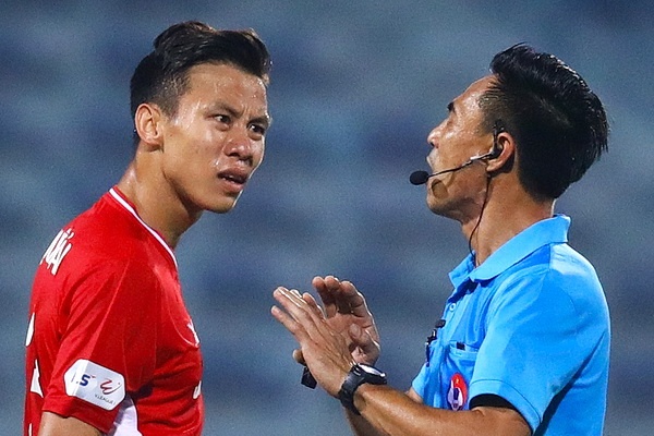 Trong tai thieu va yeu de sai lam xuat hien nhieu o V.League hinh anh