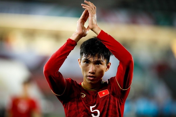 CLB Ha Noi goi Van Hau tro ve thi dau hinh anh