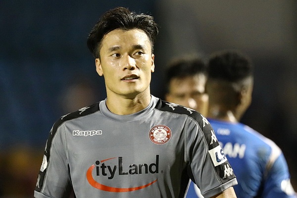 HLV Han Quoc dan Tien Dung ngoi du bi cung phai co tap luyen hinh anh