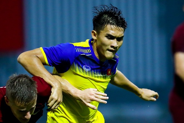 Vi sao doi Sai Gon nhan cau thu 18 tuoi tu HLV nguoi Phap? hinh anh