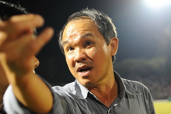 Bau Duc: 'VFF nen lang nghe nguoi co tam voi bong da Viet Nam' hinh anh
