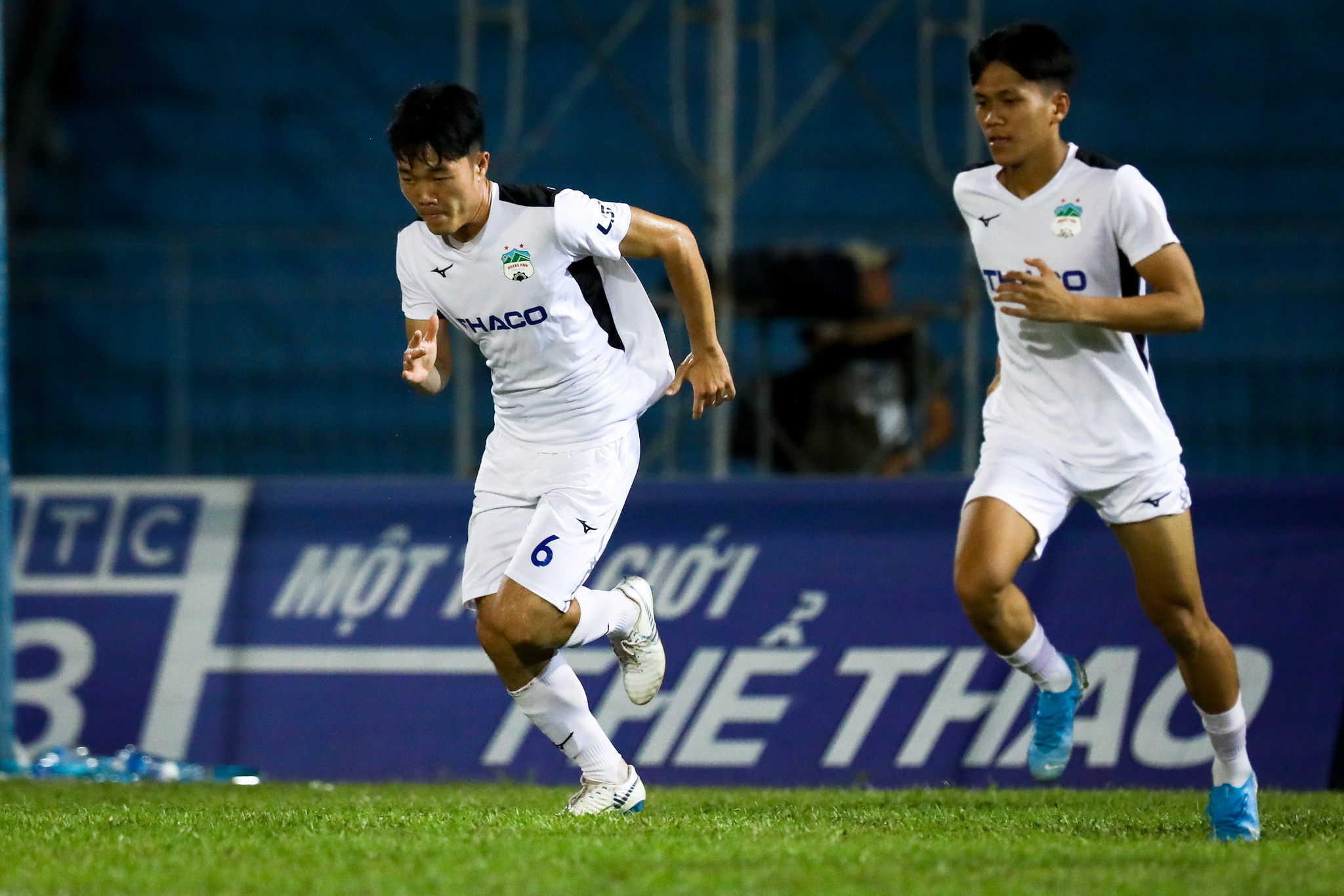 V.League tro lai anh 1