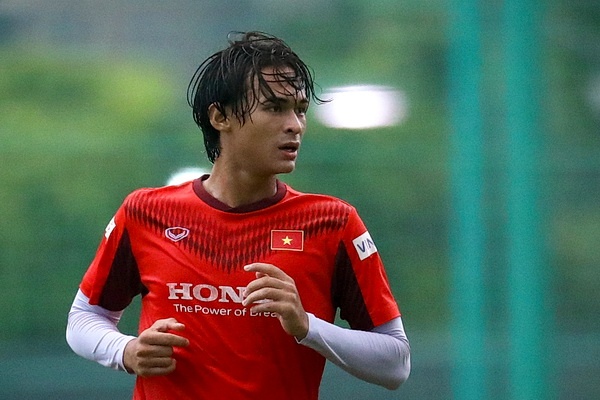 HLV Park bat Tieu E Xal tap rieng cho vi tri moi o U22 Viet Nam hinh anh