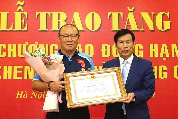 HLV Park: ‘Toi cam thay trach nhiem nang ne voi bong da Viet Nam’ hinh anh