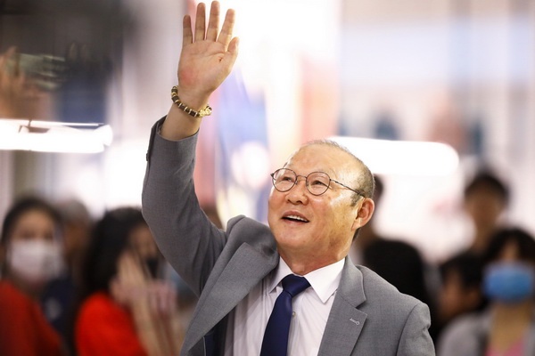 HLV Park canh tranh cung 5 chuyen gia ngoai o Cup Chien thang hinh anh