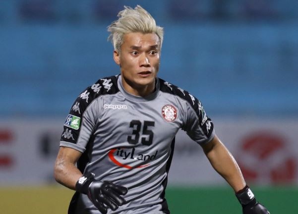 Bui Tien Dung mac loi trong tran thua cua CLB TP.HCM hinh anh