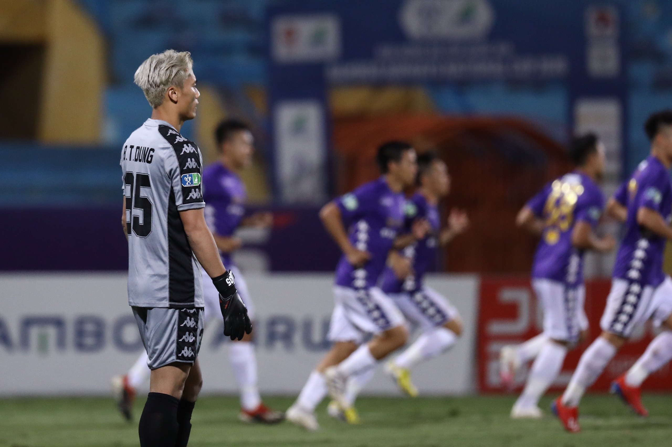 Bui Tien Dung mac loi anh 4