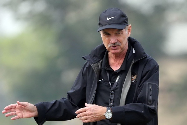 'Ai ngheo nhat lang, ong Riedl toi tan noi tang 1.500 USD' hinh anh