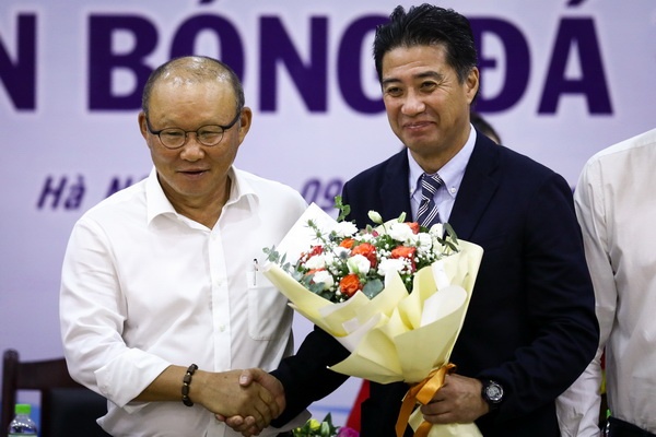 Tan GDKT Yusuke Adachi: ‘Toi khong phai nha ao thuat’ hinh anh