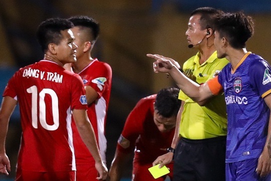 Doi truong Binh Duong noi nong trong tran thua Viettel hinh anh