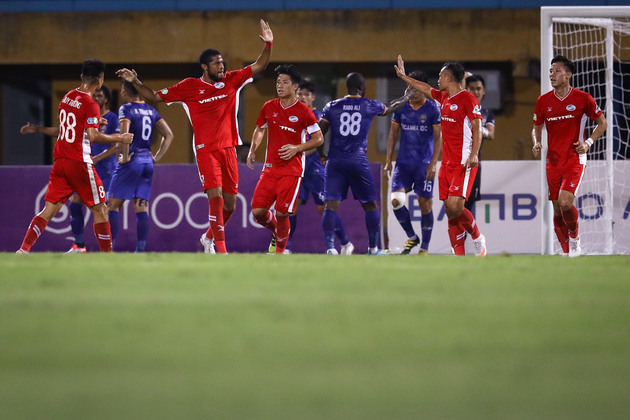 Binh Duong vs Viettel anh 4