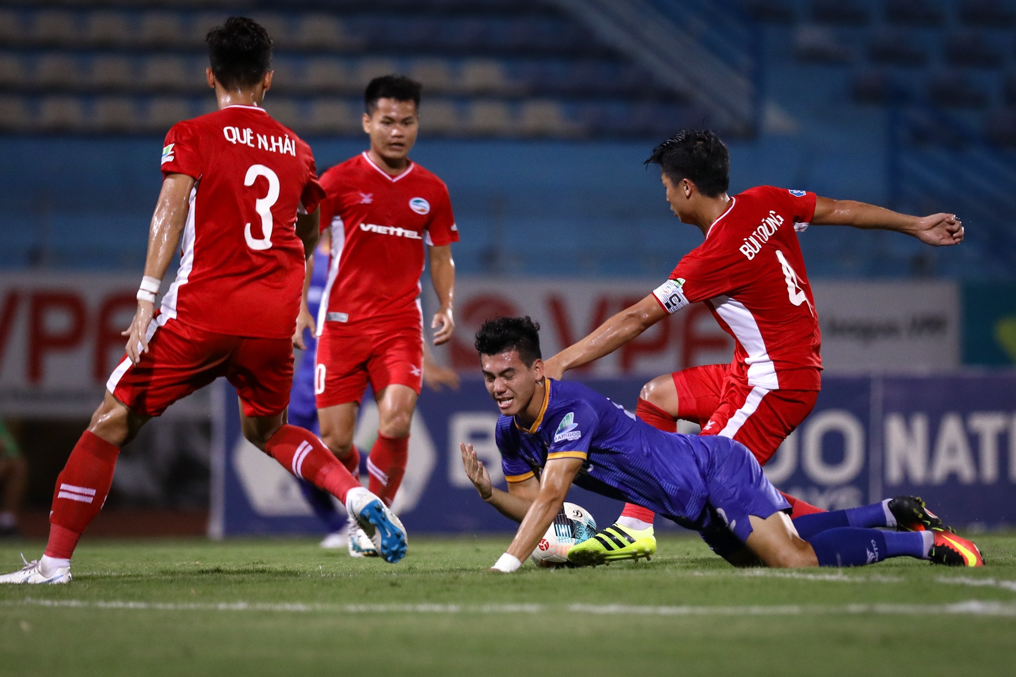 Binh Duong vs Viettel anh 5