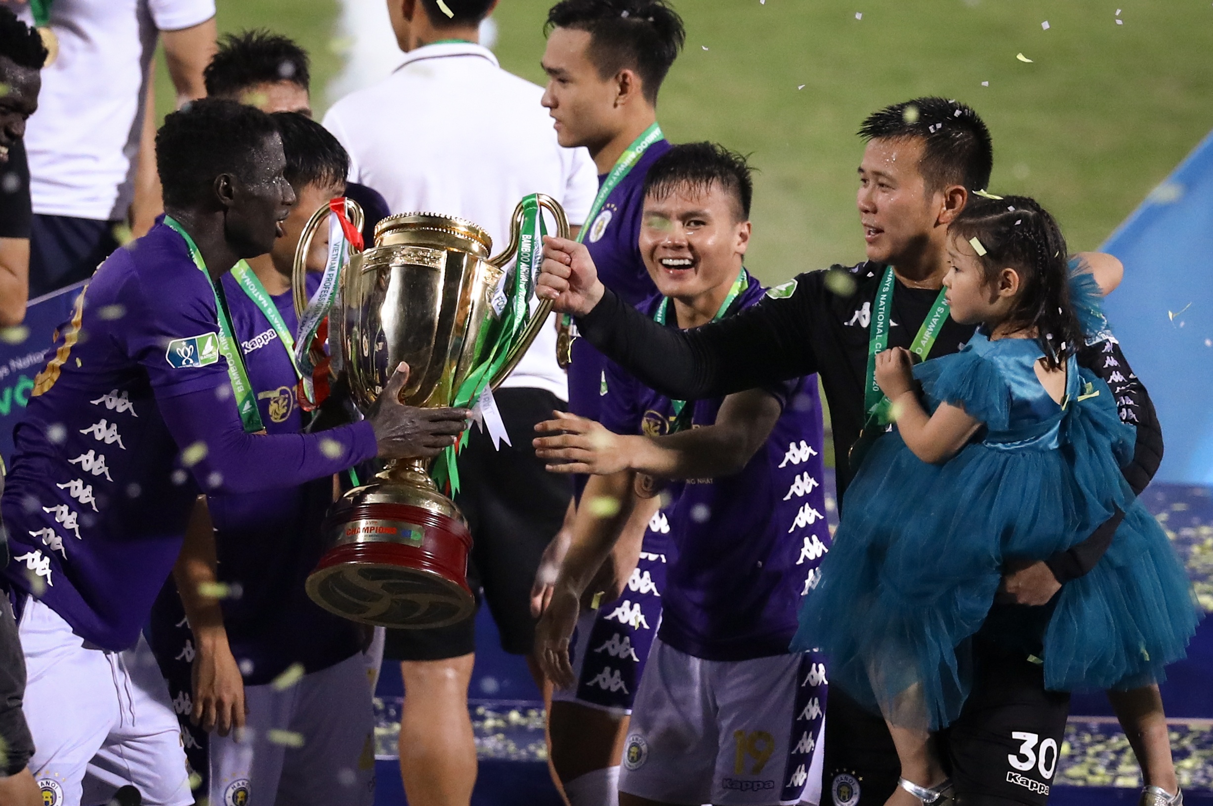 Que Ngoc Hai Quang Hai anh 8