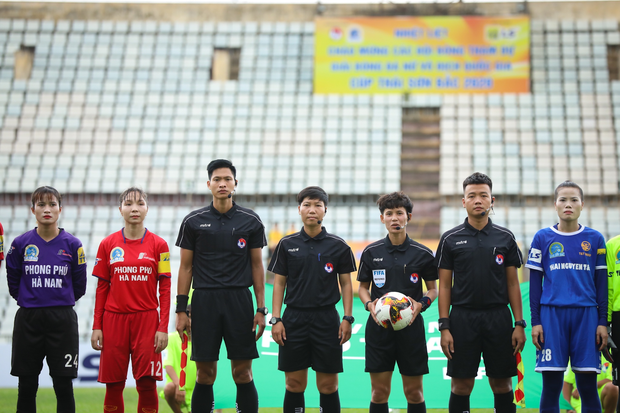 Tuyet Dung Bo Dao Nha anh 1