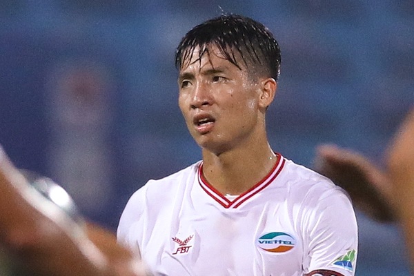 Bui Tien Dung bi cam thi dau o tran gap CLB Sai Gon hinh anh