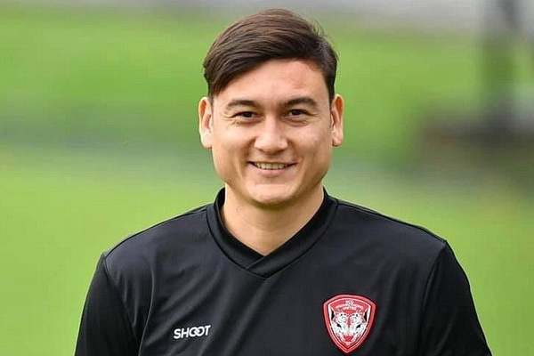 Cerezo Osaka ho tro Van Lam lam thu tuc sang Nhat Ban hinh anh